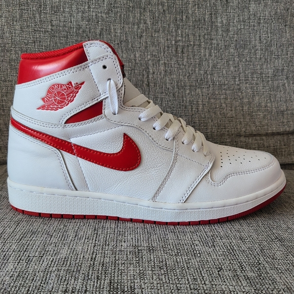 NIKE - Jordan 1 high OG "METALLIC RED" - Picture 6 of 12